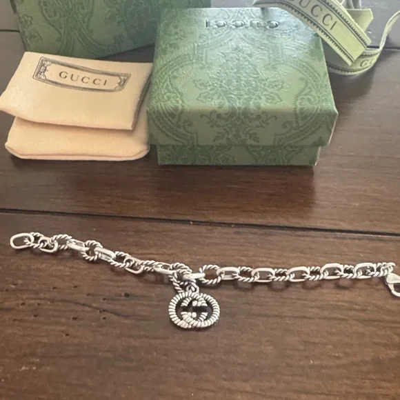Gucci Silver-Tone Rope Link Bracelet with Interlocking G Charm - Picture 7 of 7